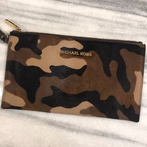 Micheal Kors Wristlet
